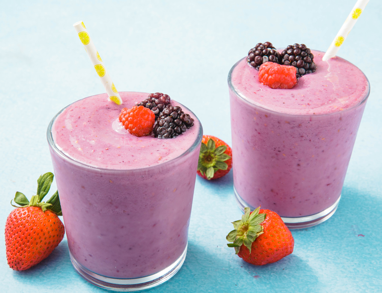 files/delish-how-to-make-a-smoothie-horizontal-1542310071.png